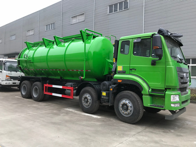 重汽豪瀚前四后八20.4方吸污车 高效环保的城市清污利器