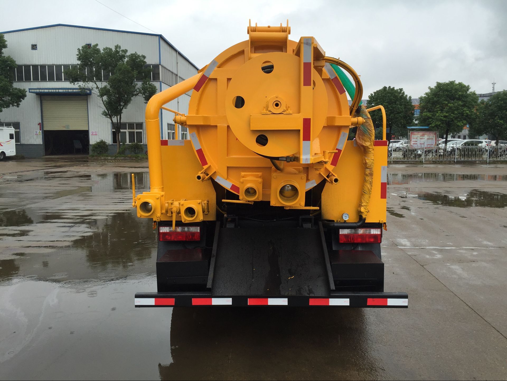 清洗吸污车与吸污车的区别及工作原理详解